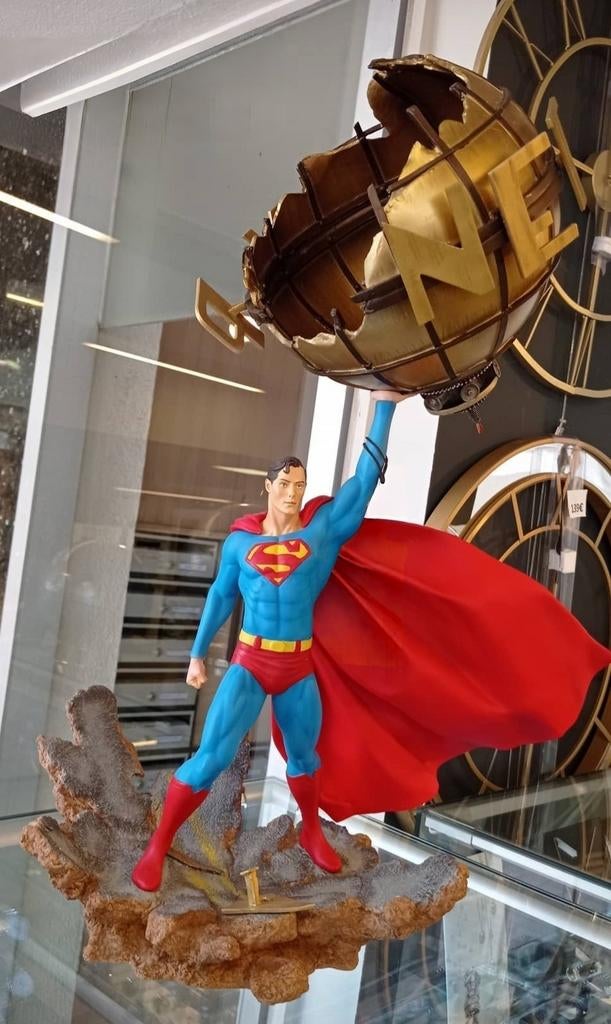 gedetailleerd verzamelobject Superman 1:6 Scale Statue, Enlèvement ou Envoi, Comme neuf, Film, Figurine ou Poupée
