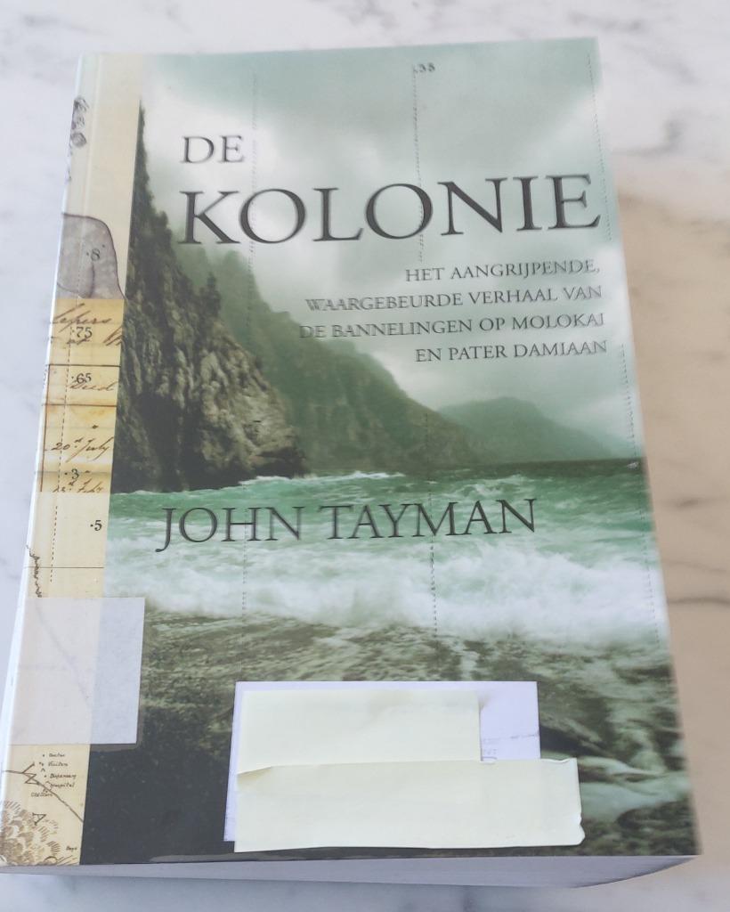 De kolonie John Tayman (waargebeurd verhaa)l Pater Damiaan, Enlèvement ou Envoi