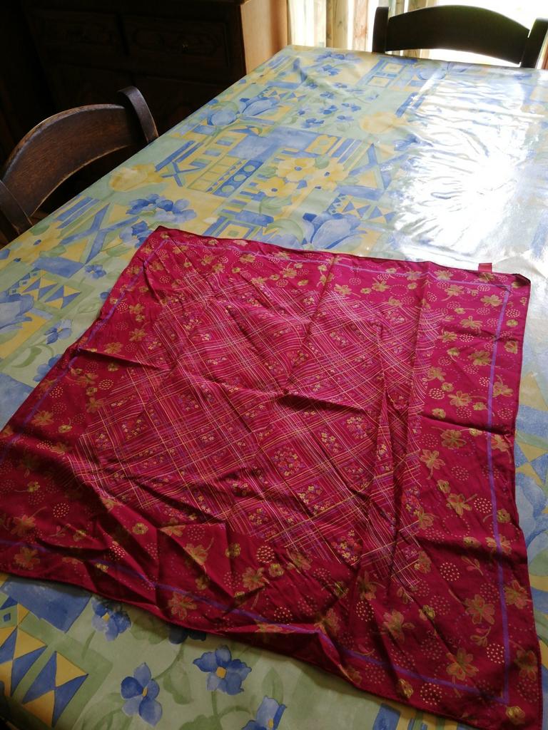 Foulard Jackpot 55cm sur 55cm. Neuf., Kleding | Dames, Ophalen of Verzenden, Zo goed als nieuw