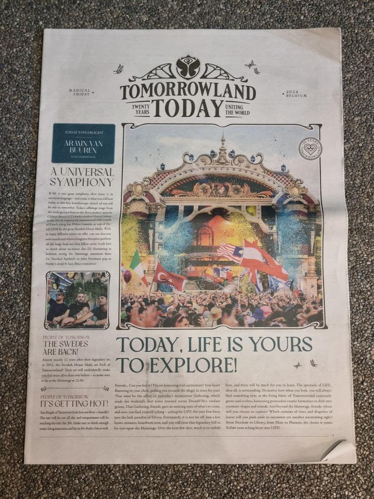 Tomorrowland krantjes 2019 - 2022 - 2023 - 2024 - 2025, Ophalen of Verzenden, 1980 tot heden, Krant