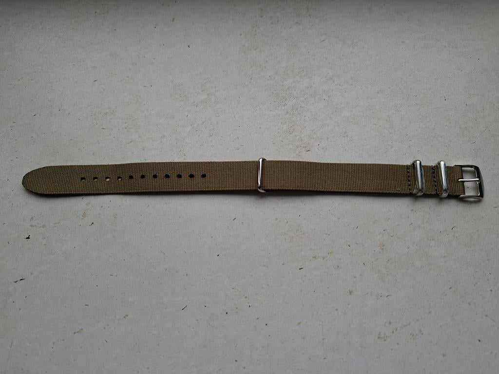 Bracelet NATO de qualité vert khaki 18mm (neuf!), Enlèvement ou Envoi