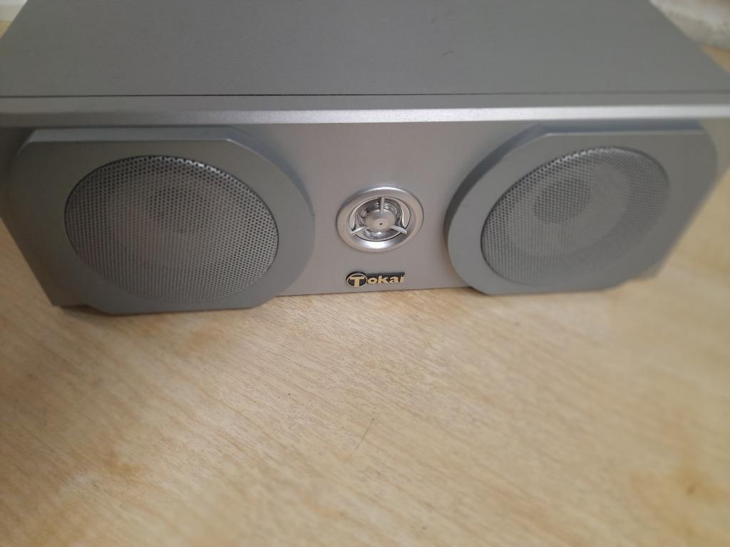 één kleine luidspreker Tokai , 2 weg systeem Ekeren, Moins de 60 watts, Enlèvement ou Envoi, Utilisé, Haut-parleur central