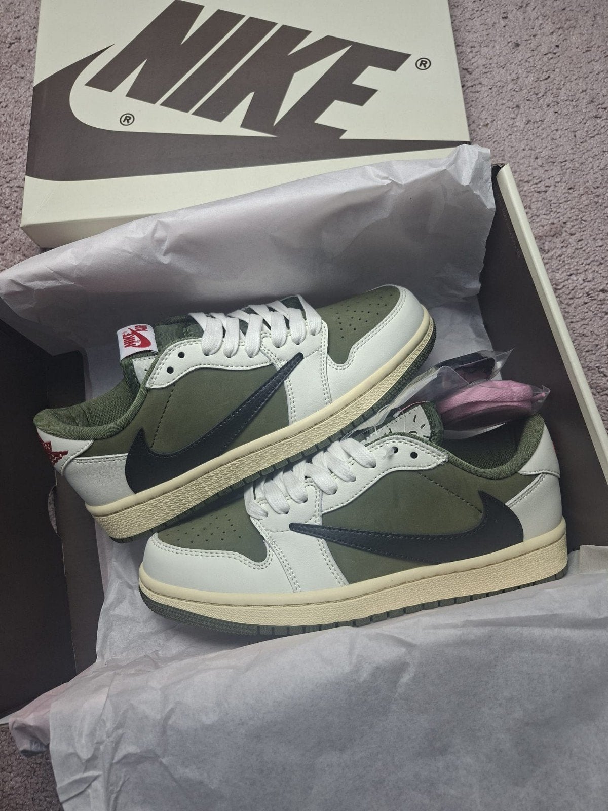 Travis Scott - Medium Olive 41/42, Enlèvement