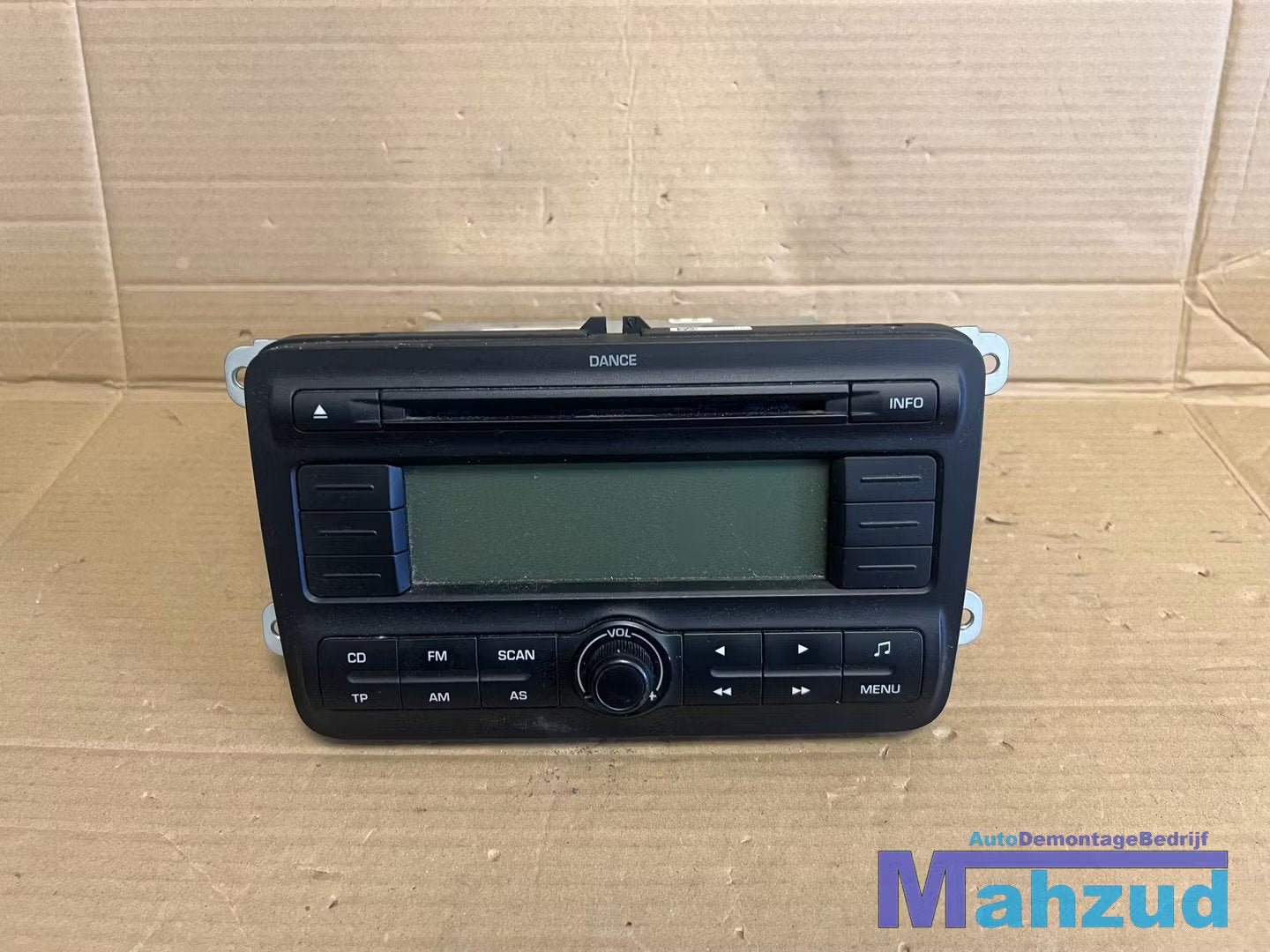 SKODA FABIA 2 radio cd speler 2007-2014, Infoline@skoda-auto.cz, Tr. Vaclava Klementa 869
293 01  Mlada Boleslav, CZ, Utilisé