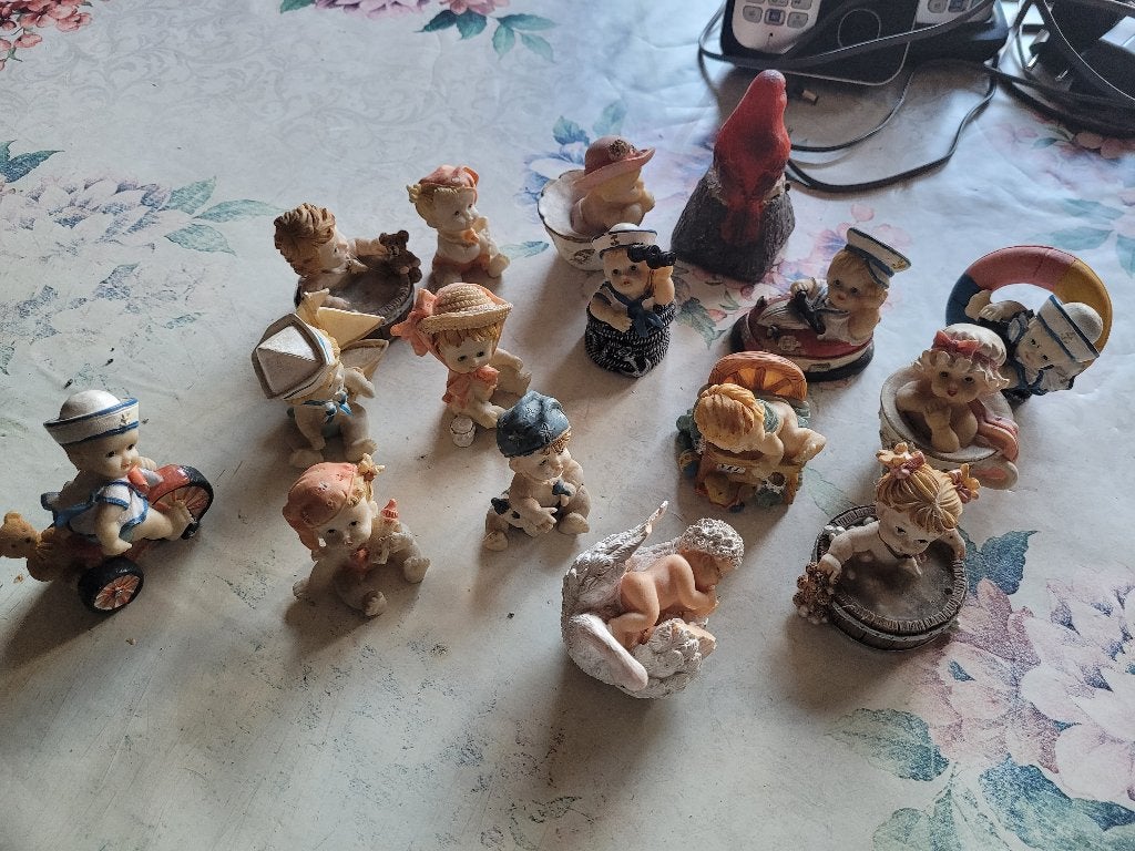 Verschillende beeldjes ( baby's ), Ophalen, Zo goed als nieuw, Mens