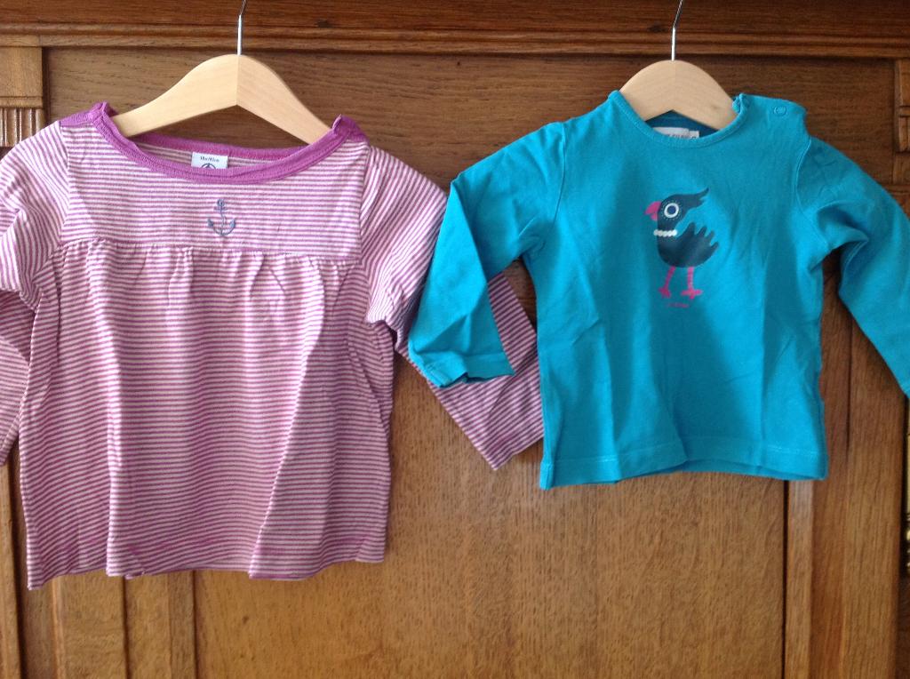 Tee-shirt Fille 18 mois - Petit Bateau / P'tit Filou, Enlèvement, Utilisé, Chemisette ou Manches longues, Petit bateau