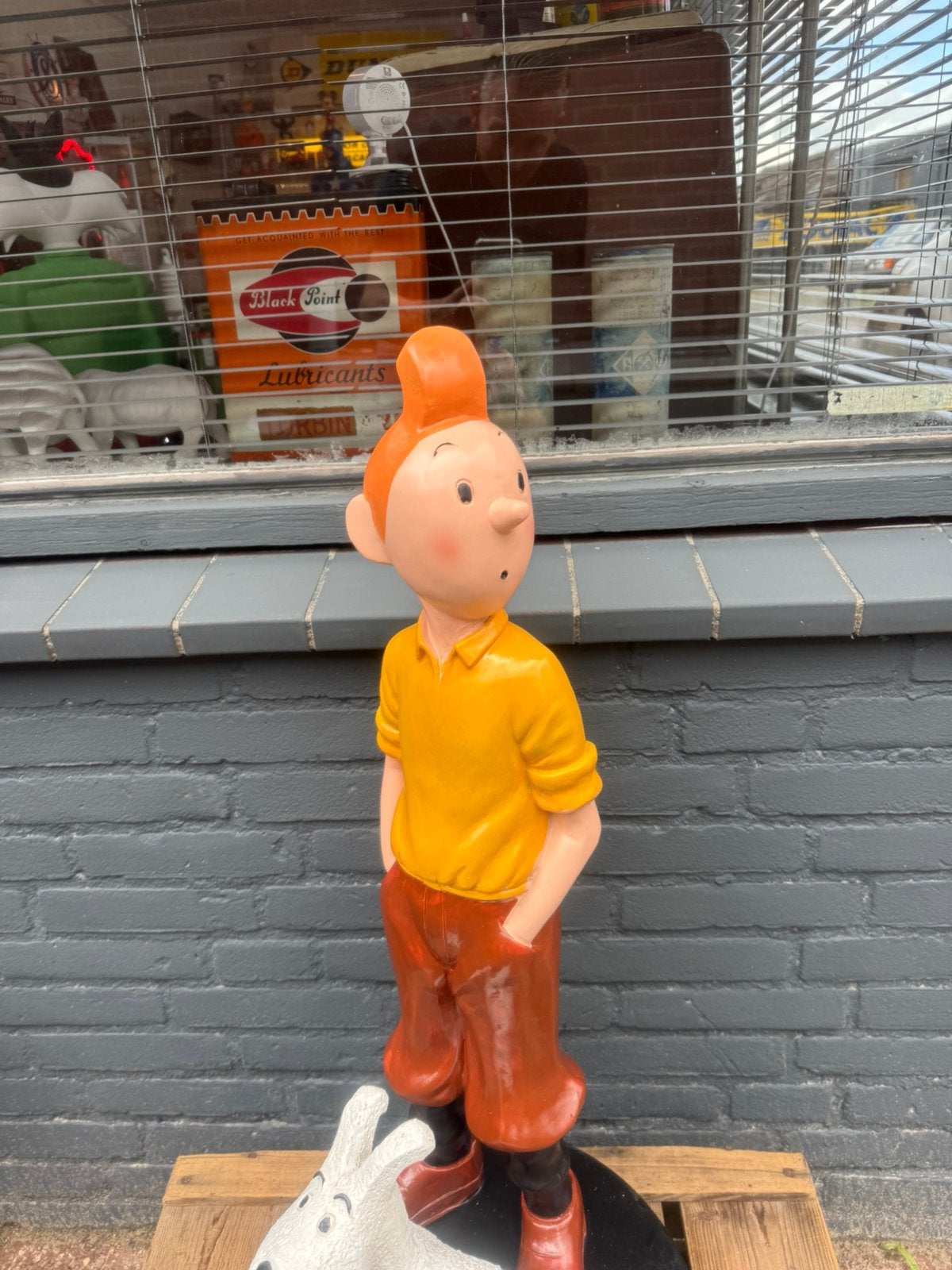 Kuifje en Bobbie beeld op wereldbol, Verzamelen, Ophalen, Zo goed als nieuw, Mens