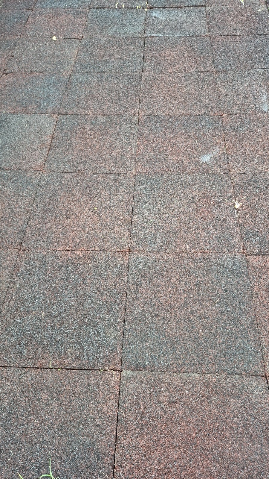 Rubberen tegels, Ophalen