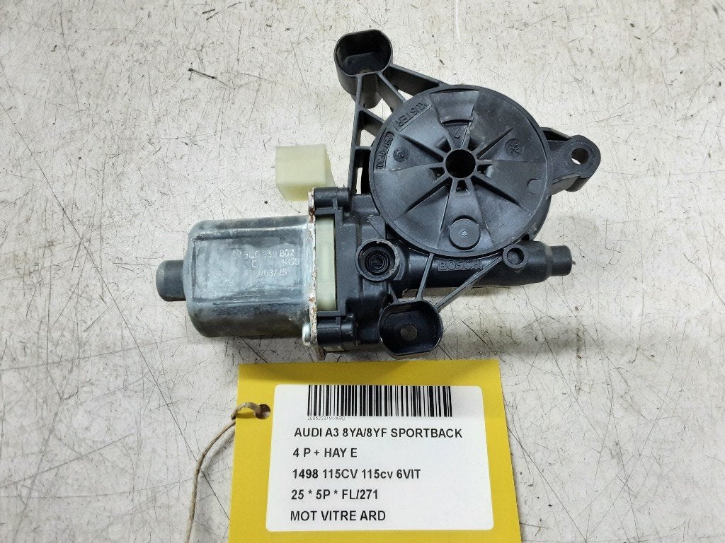 MOTEUR LEVE VITRE ELECTRIQUE ARRIÈRE DROIT Audi (5Q0959802), Autos : Pièces & Accessoires, Auto-Union-Straße  1,
85057  Ingolstadt, DE