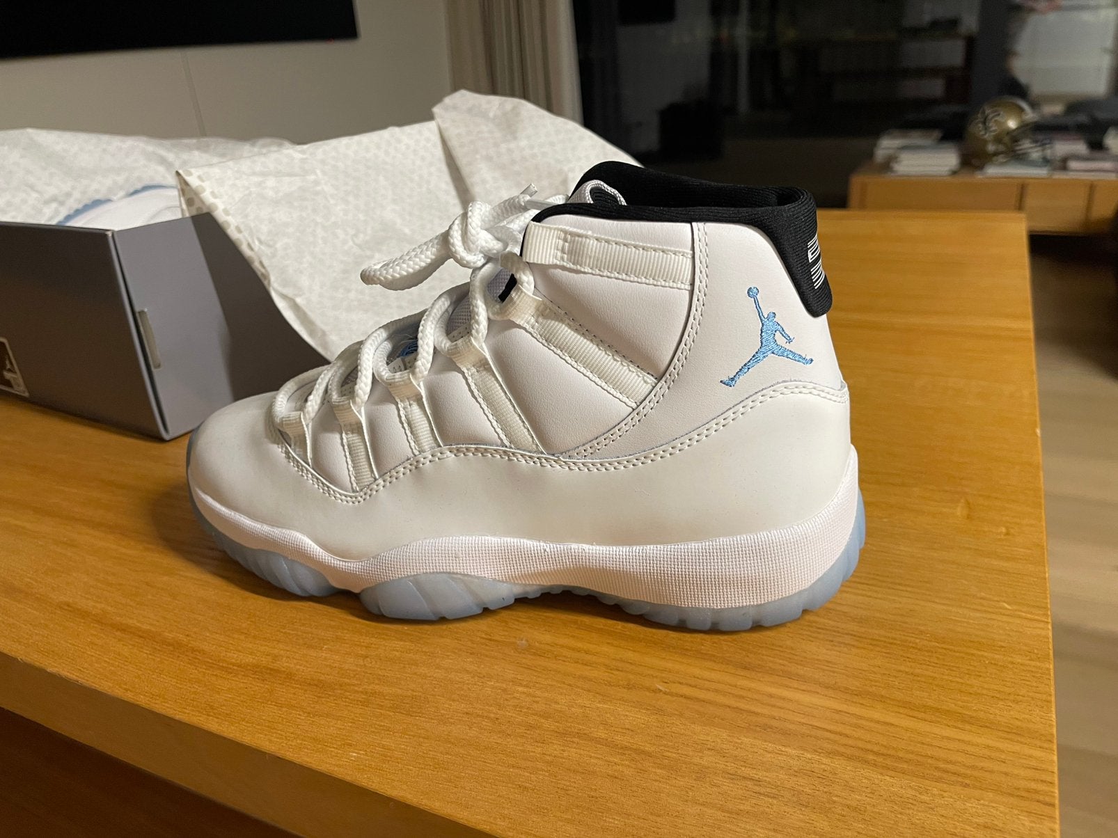 Air Jordan 11 Rétro « Legend Blue » Taille 42 NEUVE, Enlèvement ou Envoi, Neuf, Chaussures
