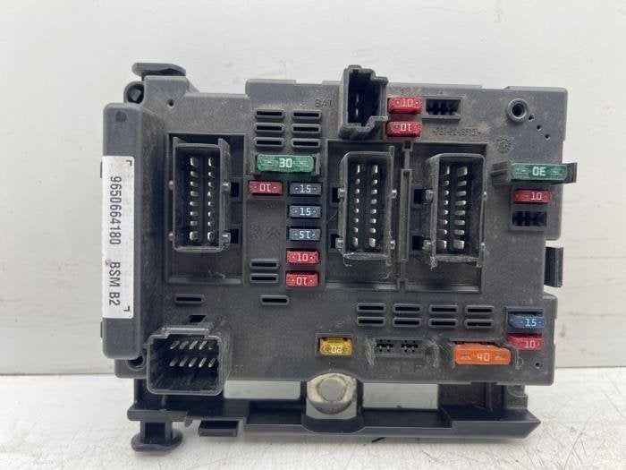 Boîte à fusibles d'un Peugeot 307, -, 3 mois de garantie, Utilisé, -