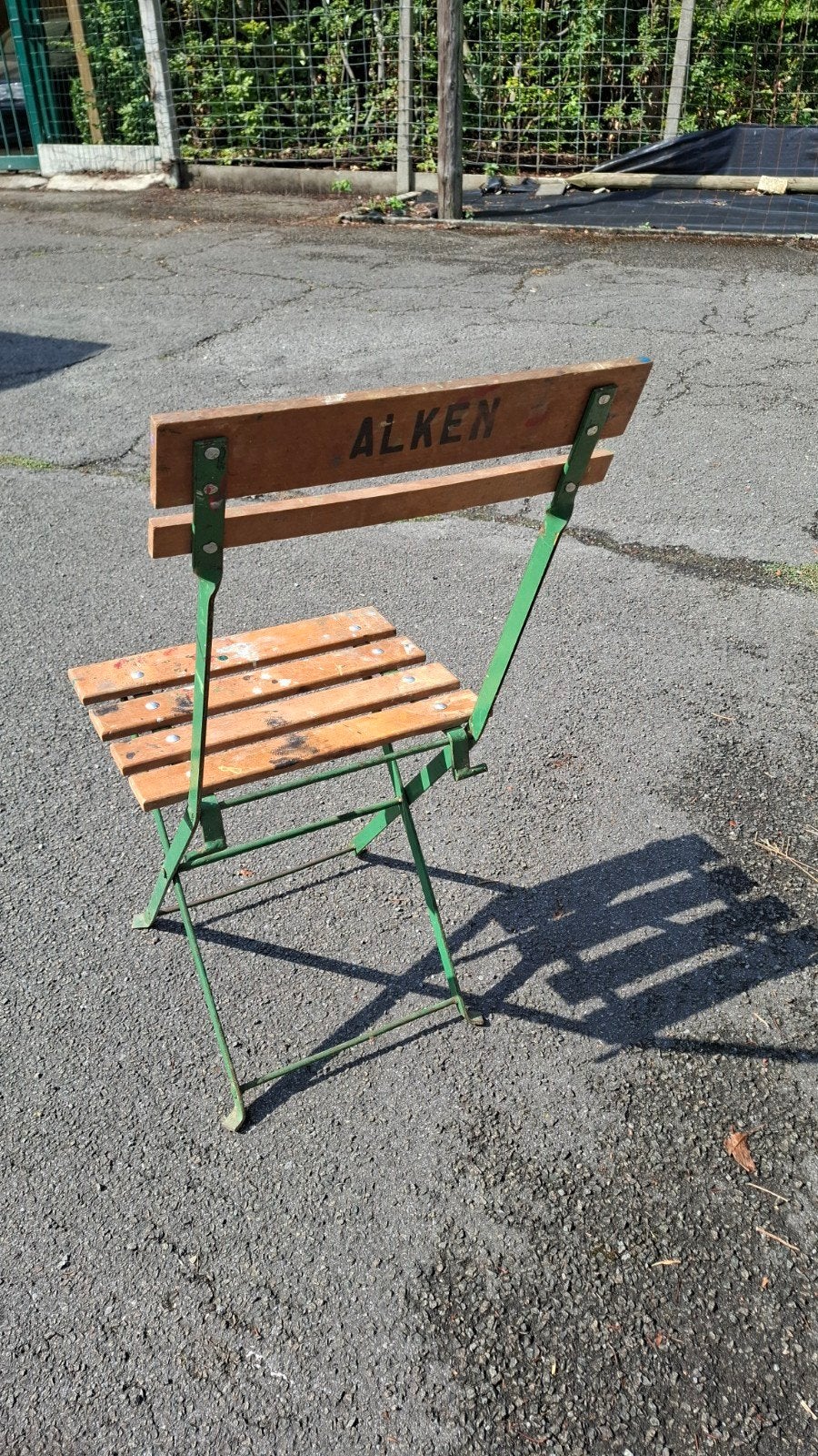 chaises de bistrot, Enlèvement