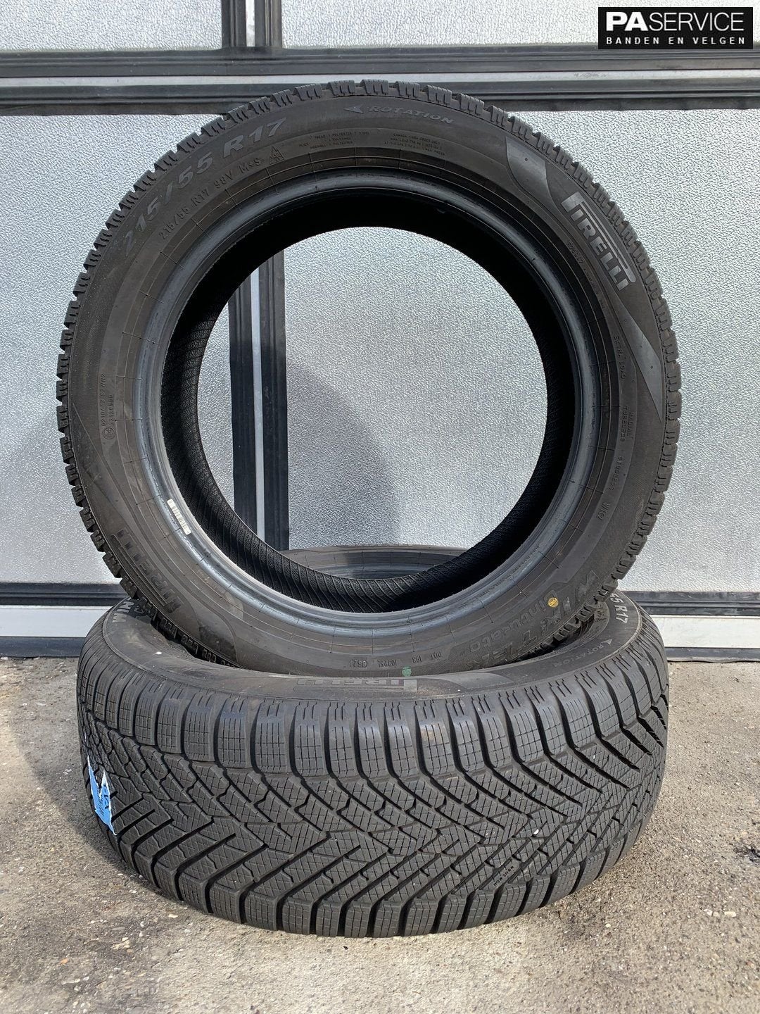 2x Pirelli 215 55 17 Winterbanden met 83 mm, Auto-onderdelen, -, -, Banden en Velgen, Ophalen of Verzenden