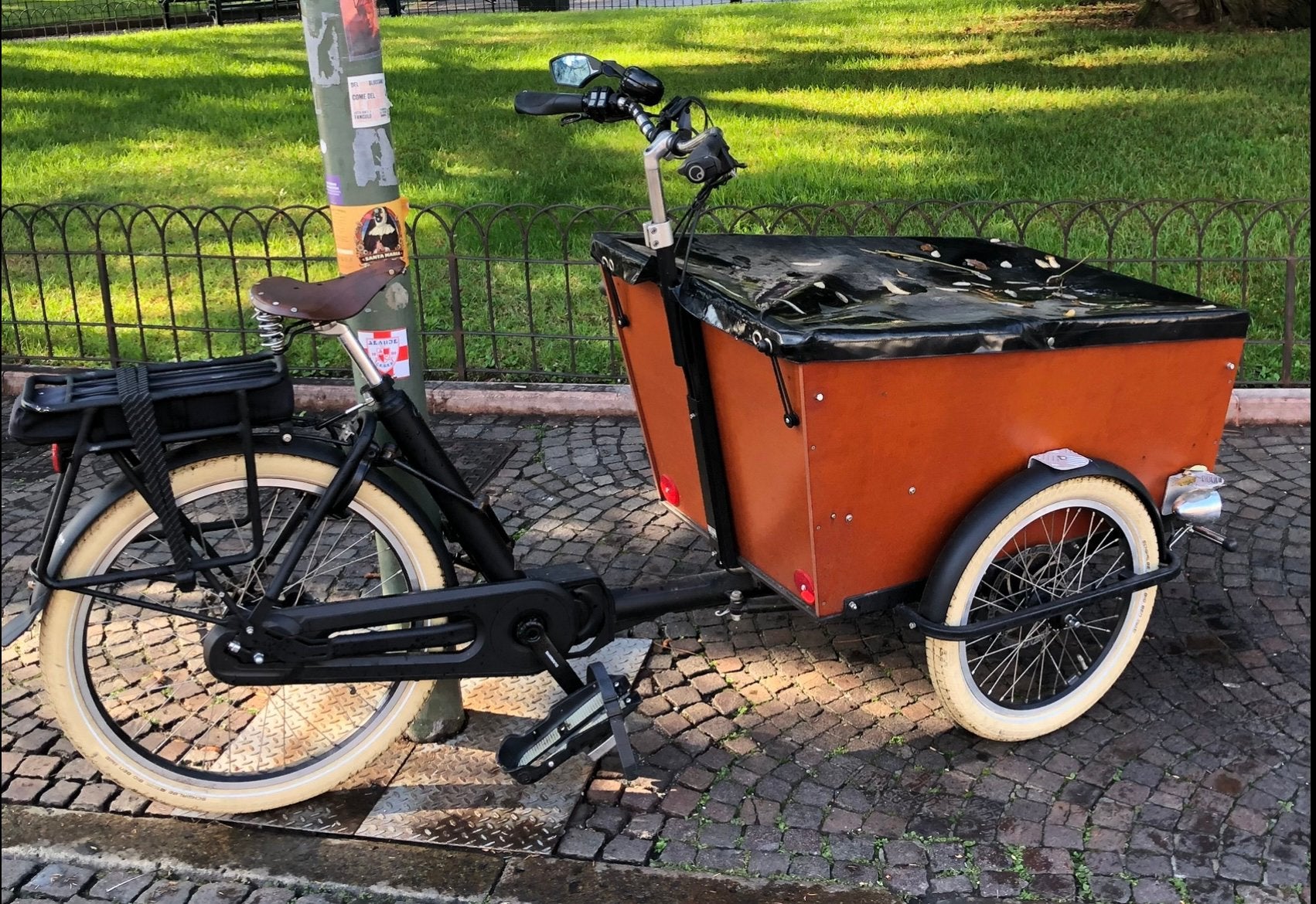 GESTOLEN! Elektrische aangepaste bakfiets Cargotrike Narrow, Fietsen en Brommers, Ophalen, Zo goed als nieuw