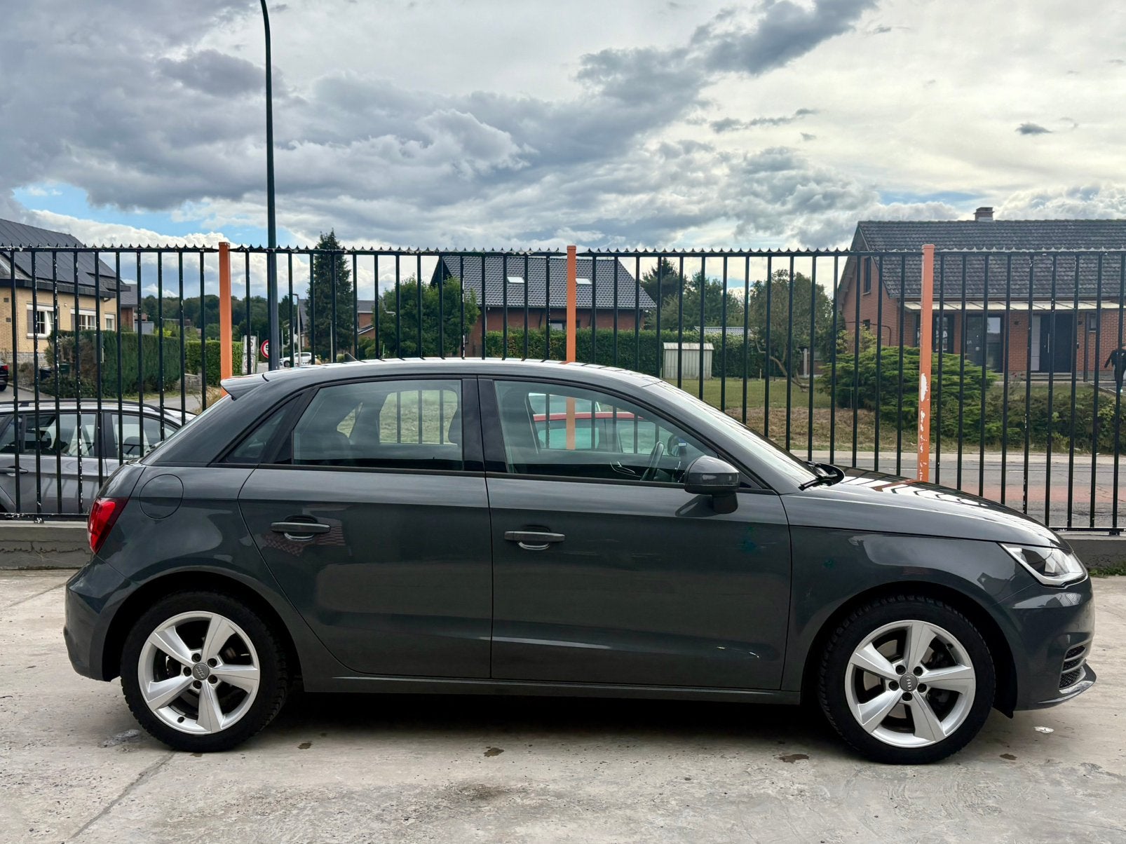 AUDI A1 SPORTBACK 1.4 TFSI ESSENCE 2015 137 000KM CARPASS, Autos, Argent ou Gris, Achat, A1, Euro 6