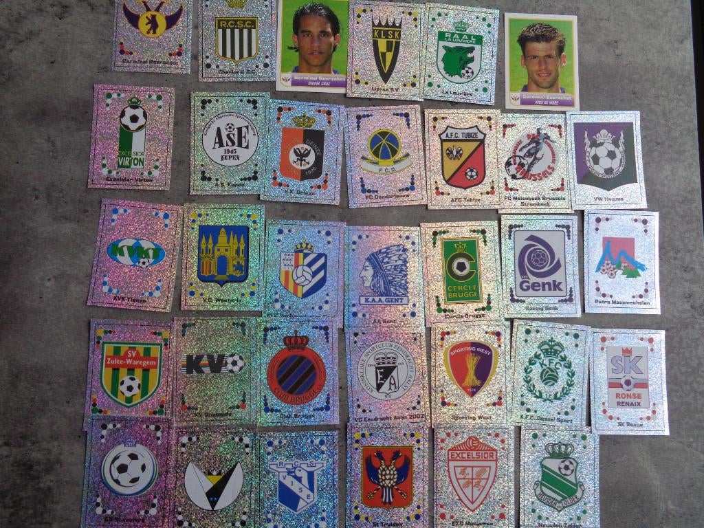 Autocollants PANINI FOOTBALL 2004 33x BADGES, Enlèvement ou Envoi, Neuf