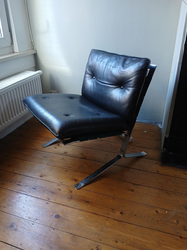 Joker Chair van Olivier Morgue Airborne International 1960, Enlèvement