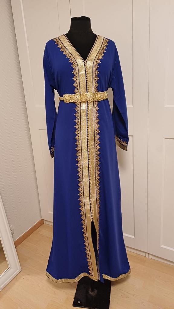 Caftan à vendre sans la ceinture, Kleding | Dames, Gelegenheidskleding, Ophalen of Verzenden