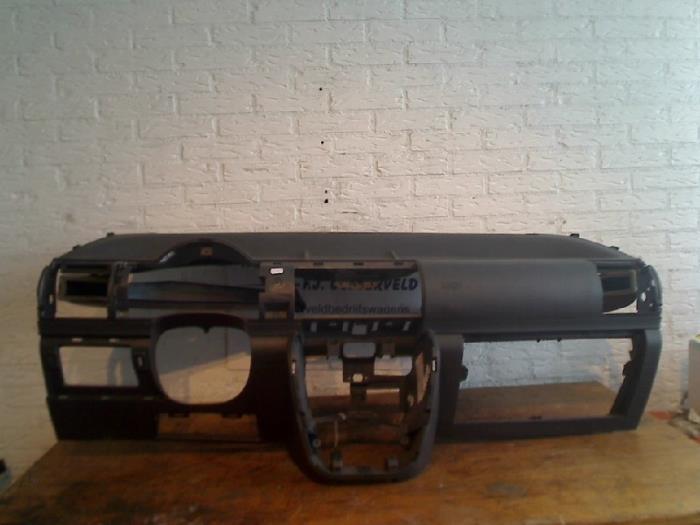 Dashboard van een Volkswagen Fox, Gebruikt, -, Volkswagen, -