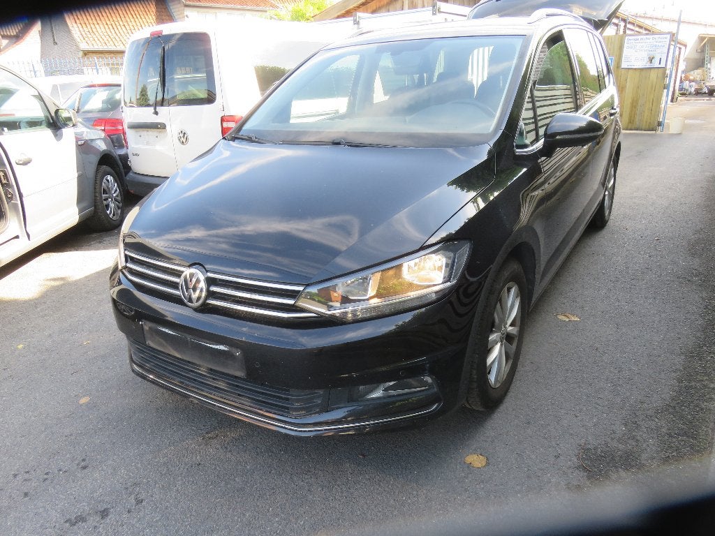 VW TOURAN 1400 tsi highline ..06/2016, Auto's, Voorwielaandrijving, 4 cilinders, Zwart, Bedrijf