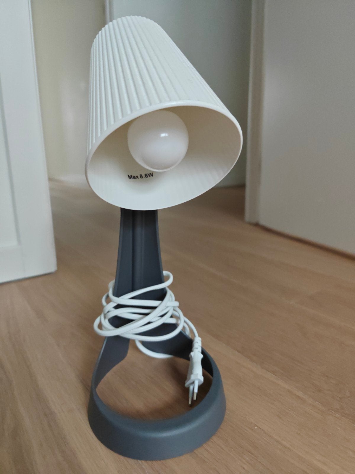 Ikea SVALLET
Lampe de bureau, gris foncé/blanc, Maison & Meubles, Lampe de bureau, Comme neuf, Enlèvement, IKEA