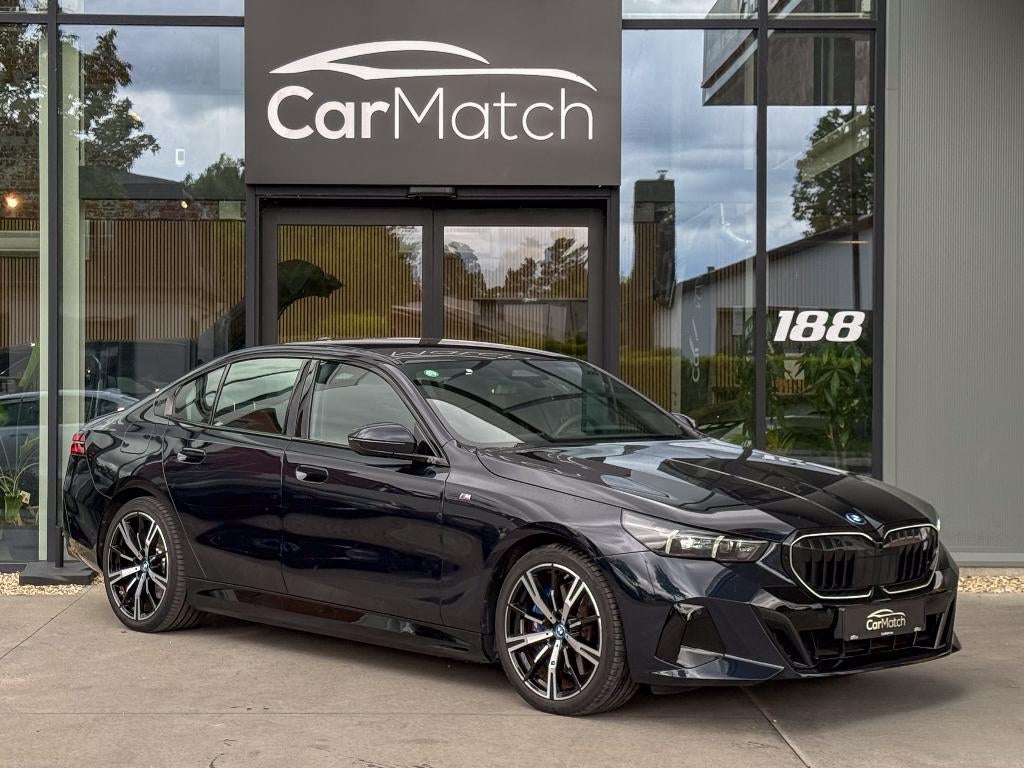 BMW i5 eDrive40 M Sport Pro - CC | CAMERA | H&K, Auto's, BMW, Automaat, Testrit aan huis, Achterwielaandrijving, Zwart