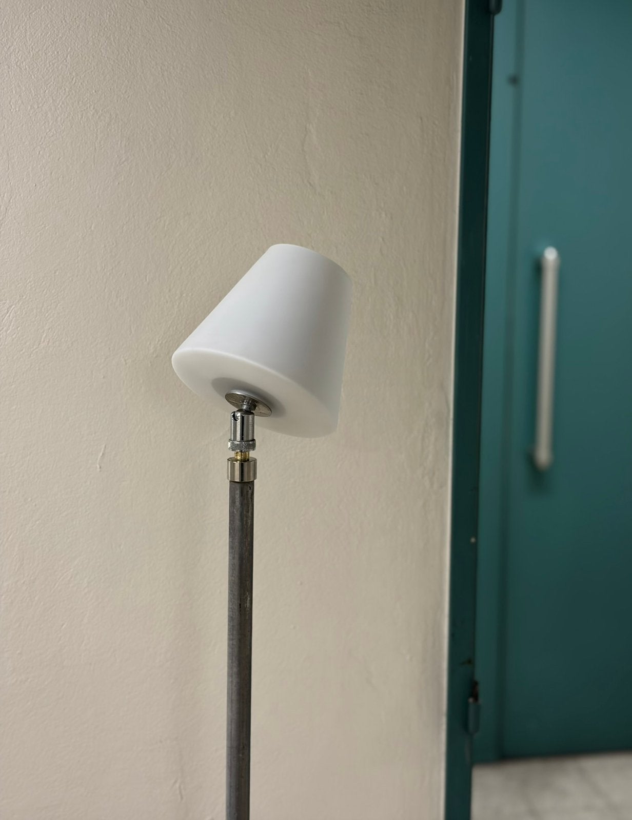 Lampadaire 1970, Enlèvement