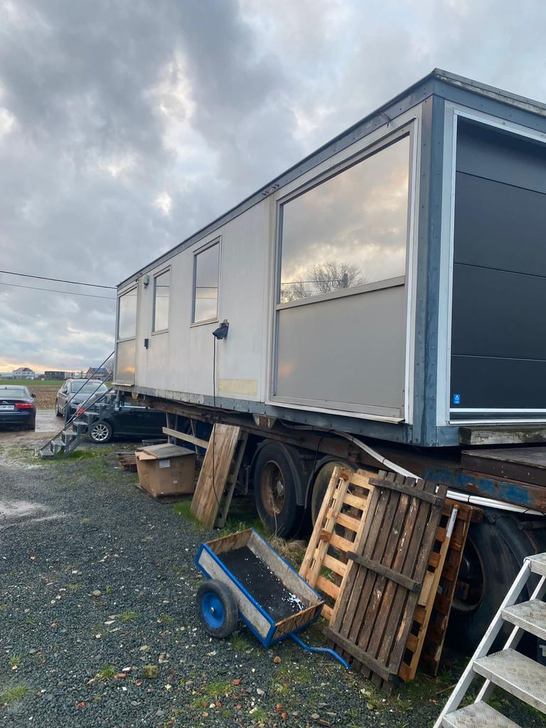 Bureelcontainer op trailer, Doe-het-zelf en Bouw, Bouwketen en Schaftketen, Ophalen, Zo goed als nieuw