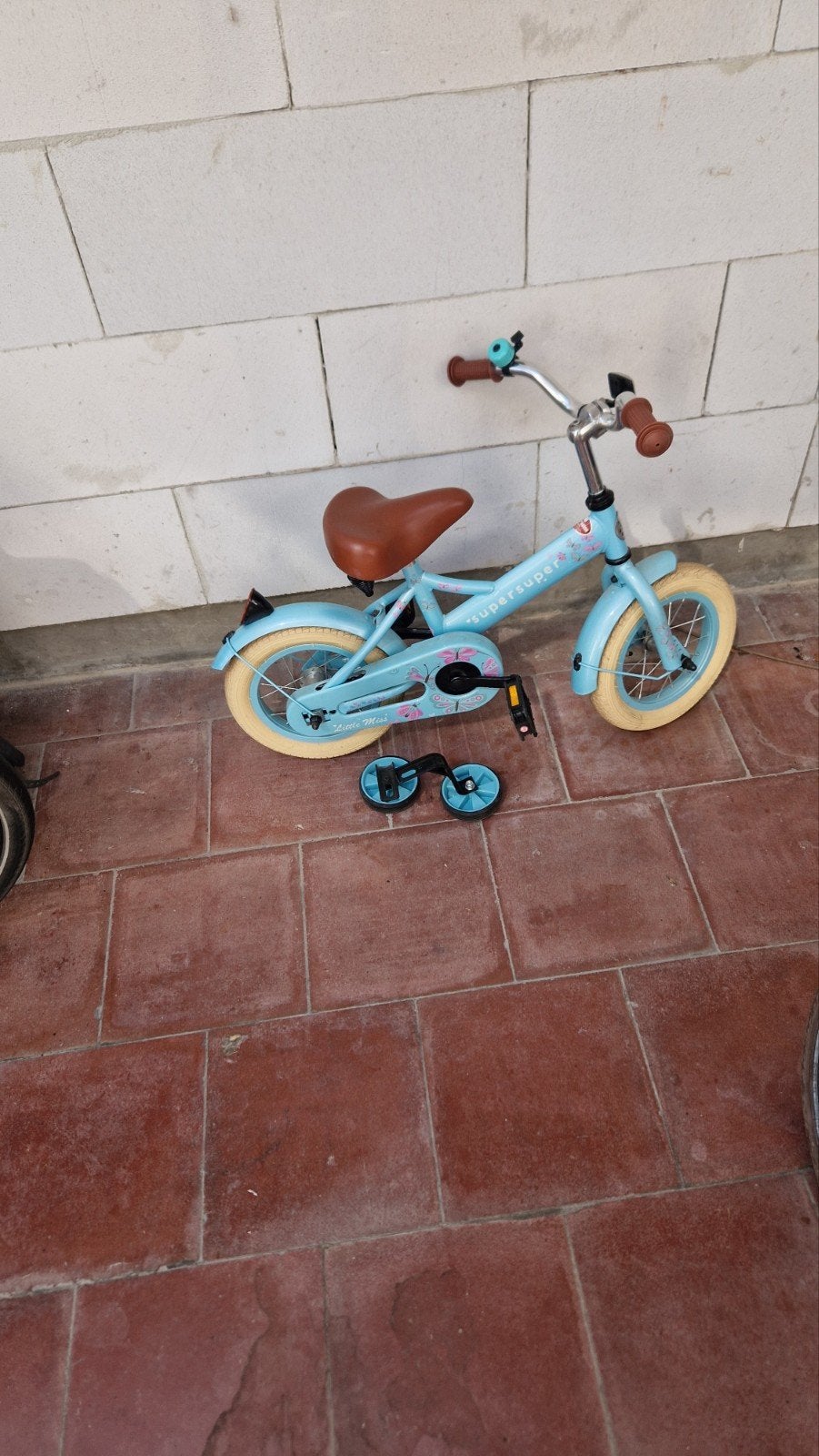 kinderfiets 12 inch met zijwieltjes weinig gebruikt., Fietsen en Brommers, Ophalen, Terugtraprem, Zijwieltjes, Gebruikt