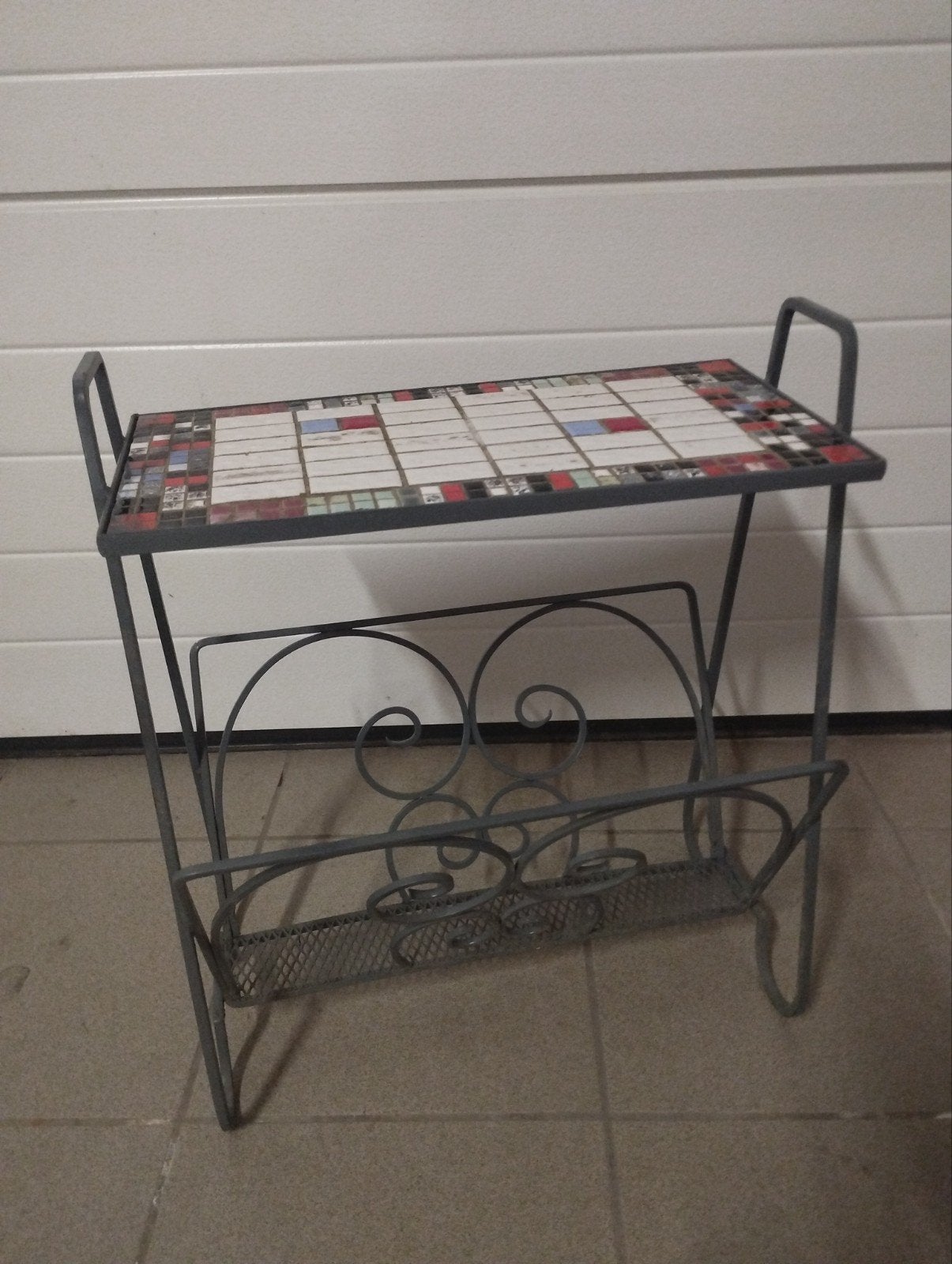 Retro krantenhouder, Huis en Inrichting, Kasten | Schoenenrekken, Ophalen