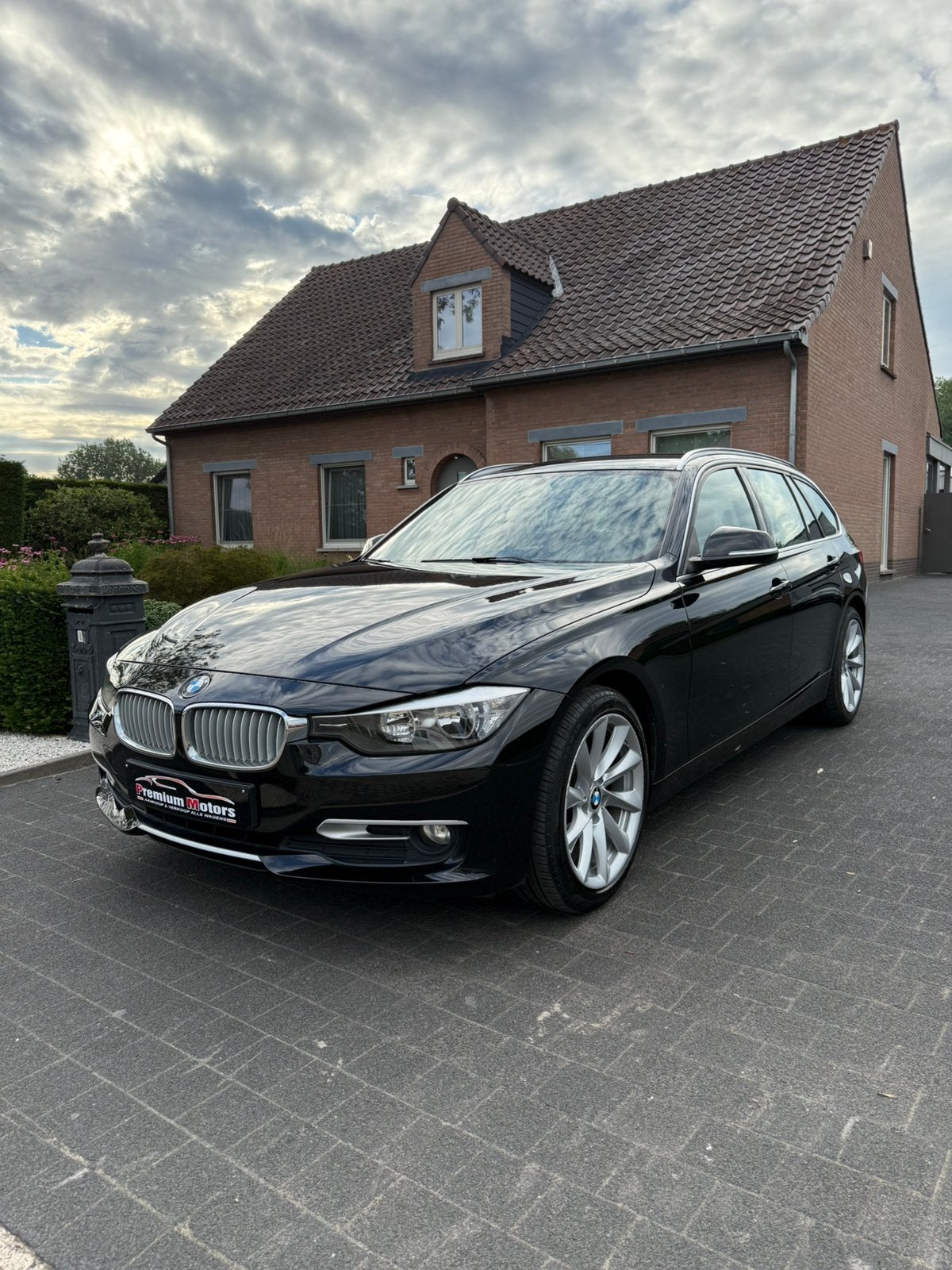 BMW 316i Benzine 136pk F31 touring Luxury Line 1ste eigenaar, Auto's, 100 kW, Testrit aan huis, Achterwielaandrijving, Zwart