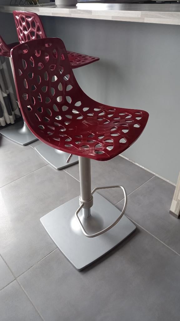 Lot de 3 tabourets de bar reglables rouge et gris, 3 tabourets, Métal, Comme neuf, Enlèvement