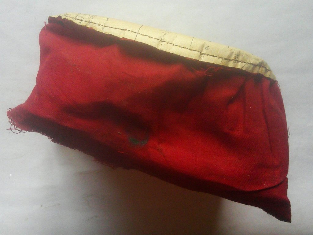 Doublure tissu rouge carmin shako 1891 Garde Civique belge, Collections, Envoi, Armée de terre, Casque ou Béret