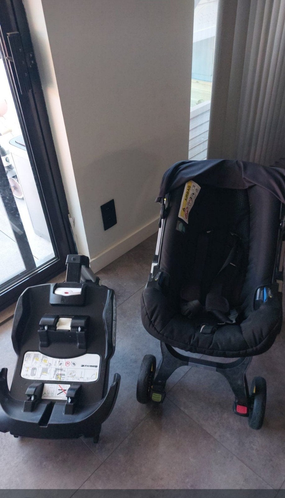 Doona + isofix (x2) en attributen., Ophalen, Gebruikt, Zonnekap