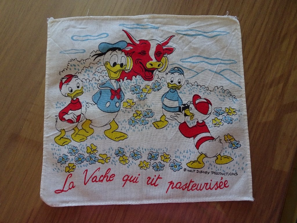 Zakdoek - De gepasteuriseerde lachende koe - Disney - Donald, Verzamelen, Ophalen of Verzenden, Donald Duck, Gebruikt, Kleding of Textiel