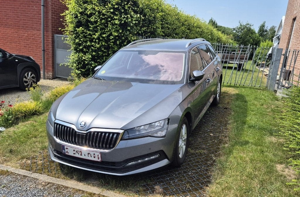 Skoda Superb Combi 2,0 110Kw Diesel automatique, Argent ou Gris, Achat, Entretenue par le concessionnaire, Noir