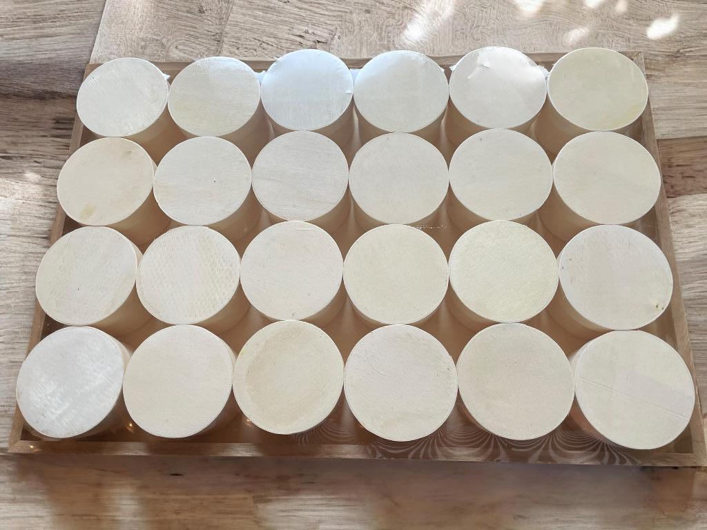 Plateau en bois avec 24 boîtes rondes DIY – neuf, Enlèvement ou Envoi, Neuf, Bricolage