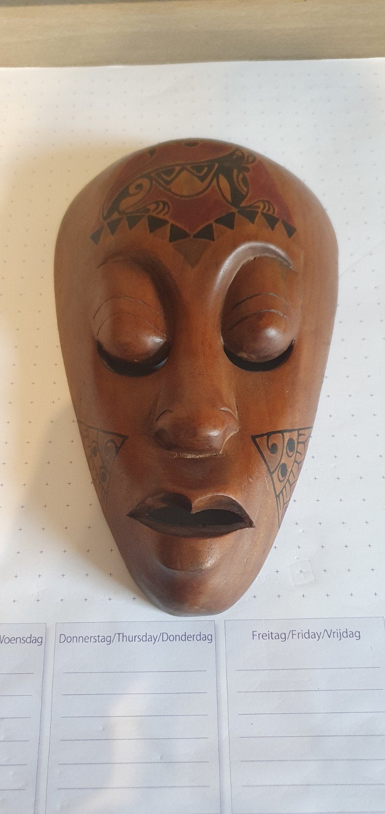 Masque mural en bois sculpté à la main de style tribal, Maison & Meubles, Enlèvement ou Envoi, Objet de décoration, Comme neuf