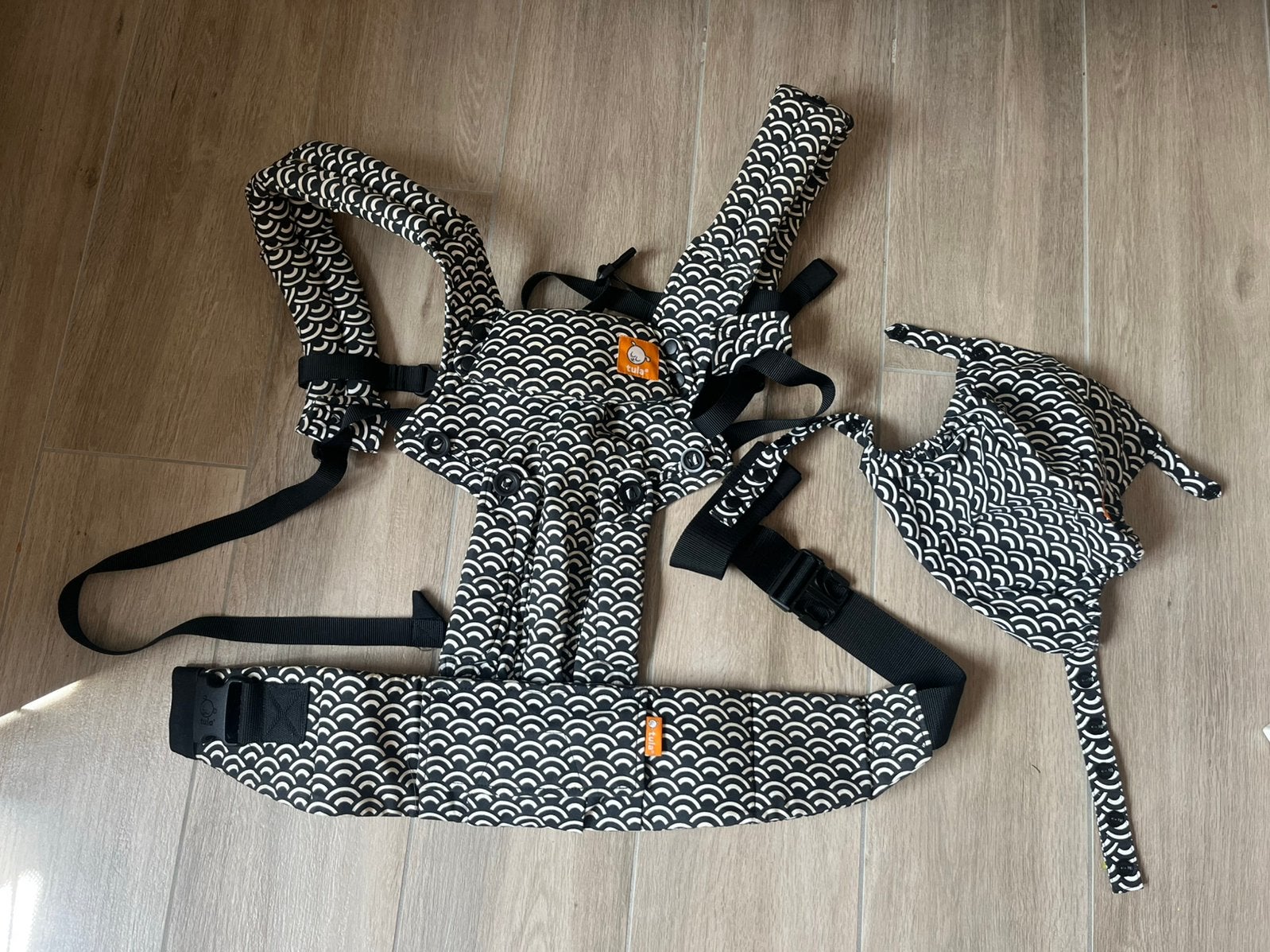 Tula Explore draagzak – als nieuw – compleet, Kinderen en Baby's, Babydragers en Draagdoeken, Buik of Rug, Zo goed als nieuw, Draagzak