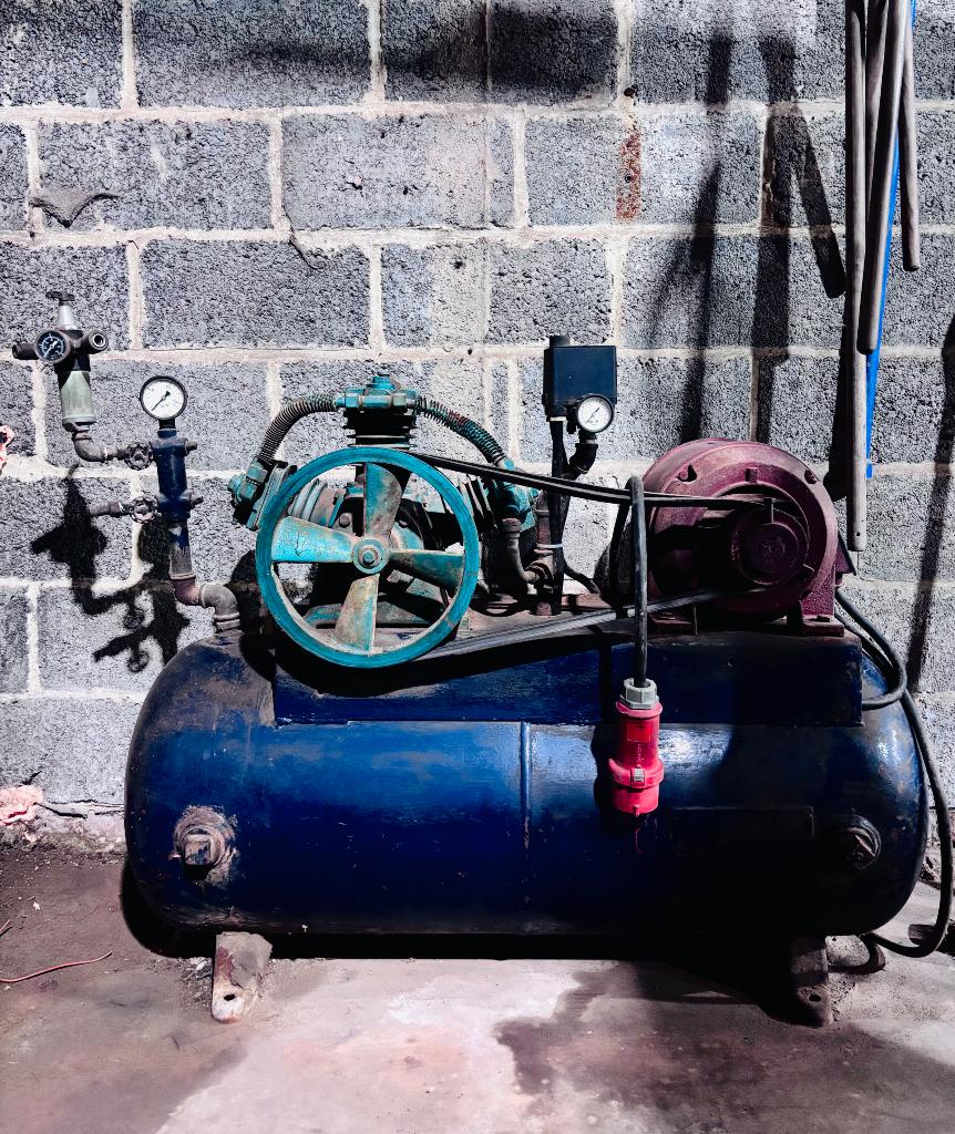 Compressor, Doe-het-zelf en Bouw, Ophalen, Gebruikt, 200 tot 400 liter/min, 6 tot 10 bar