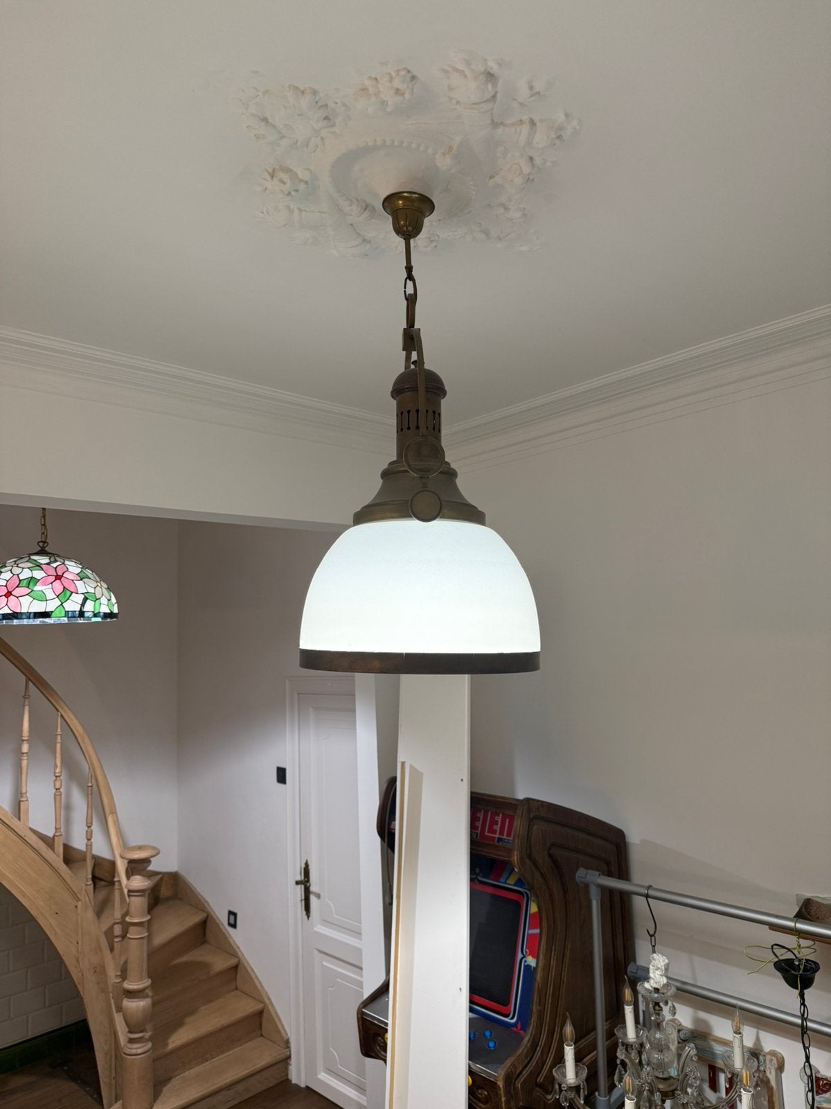 Vintage industriële opaline luster, Huis en Inrichting, Ophalen, Zo goed als nieuw