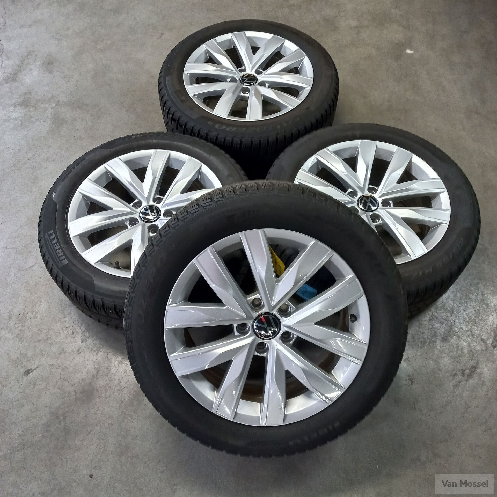 Volkswagen Arteon Pirelli Sottozero 3 215/55/R17 94H, Auto-onderdelen, -, -, Banden en Velgen, 17 inch