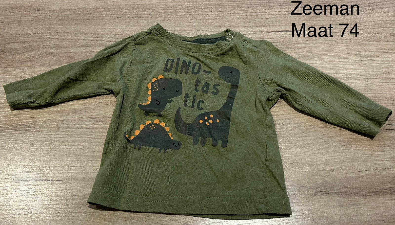 Longsleeve met dino's (Zeeman, maat 74), Enlèvement ou Envoi, Comme neuf, Chemisette ou Manches longues