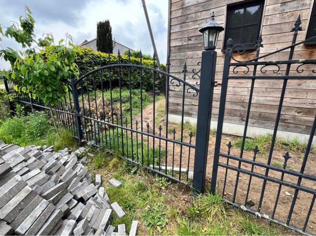 Smeedijzeren poort met hekwerk, Ophalen, Zo goed als nieuw, 150 tot 200 cm, IJzer