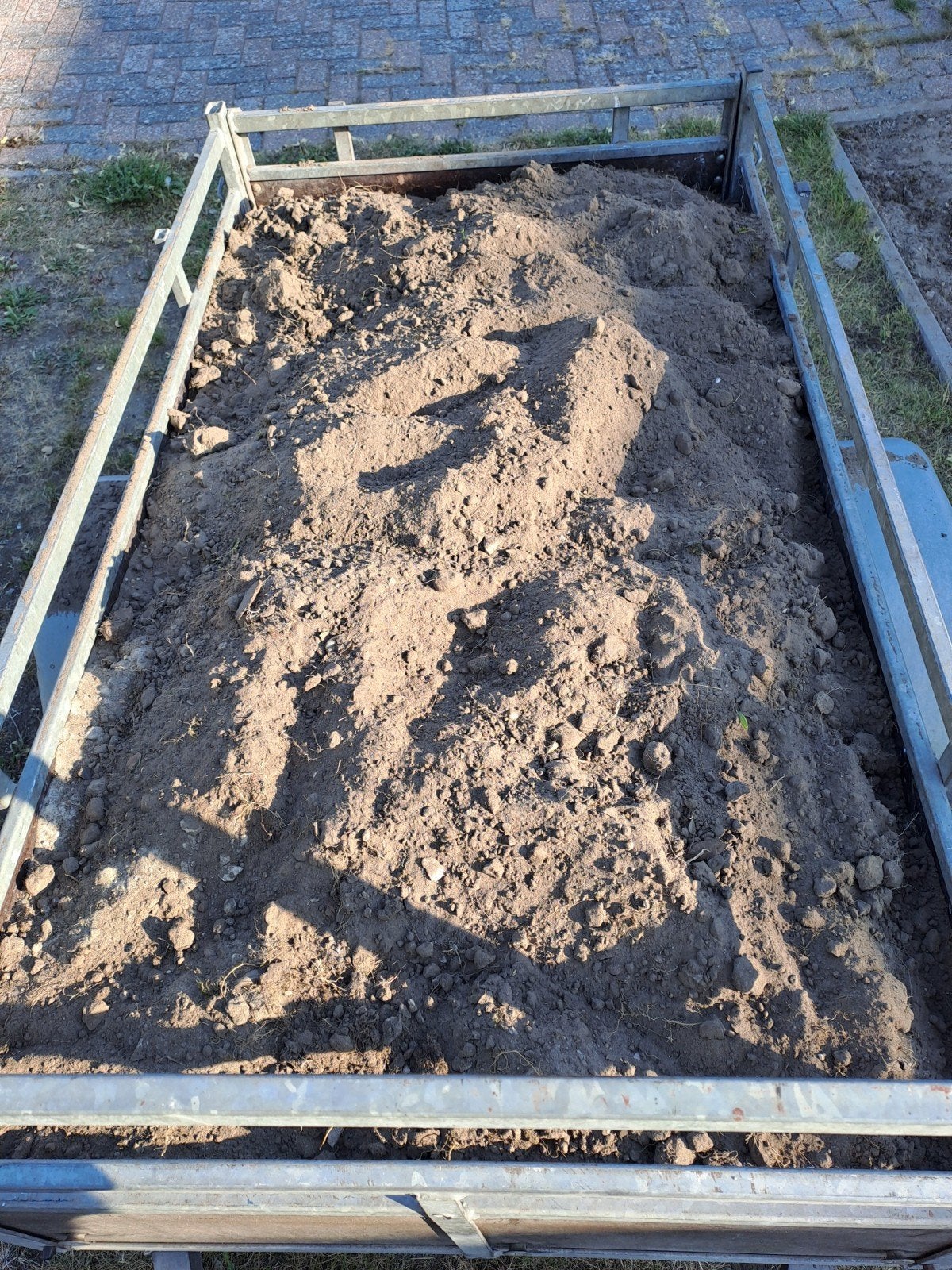 Gratis zwarte grond, ca 0,5m³, Enlèvement