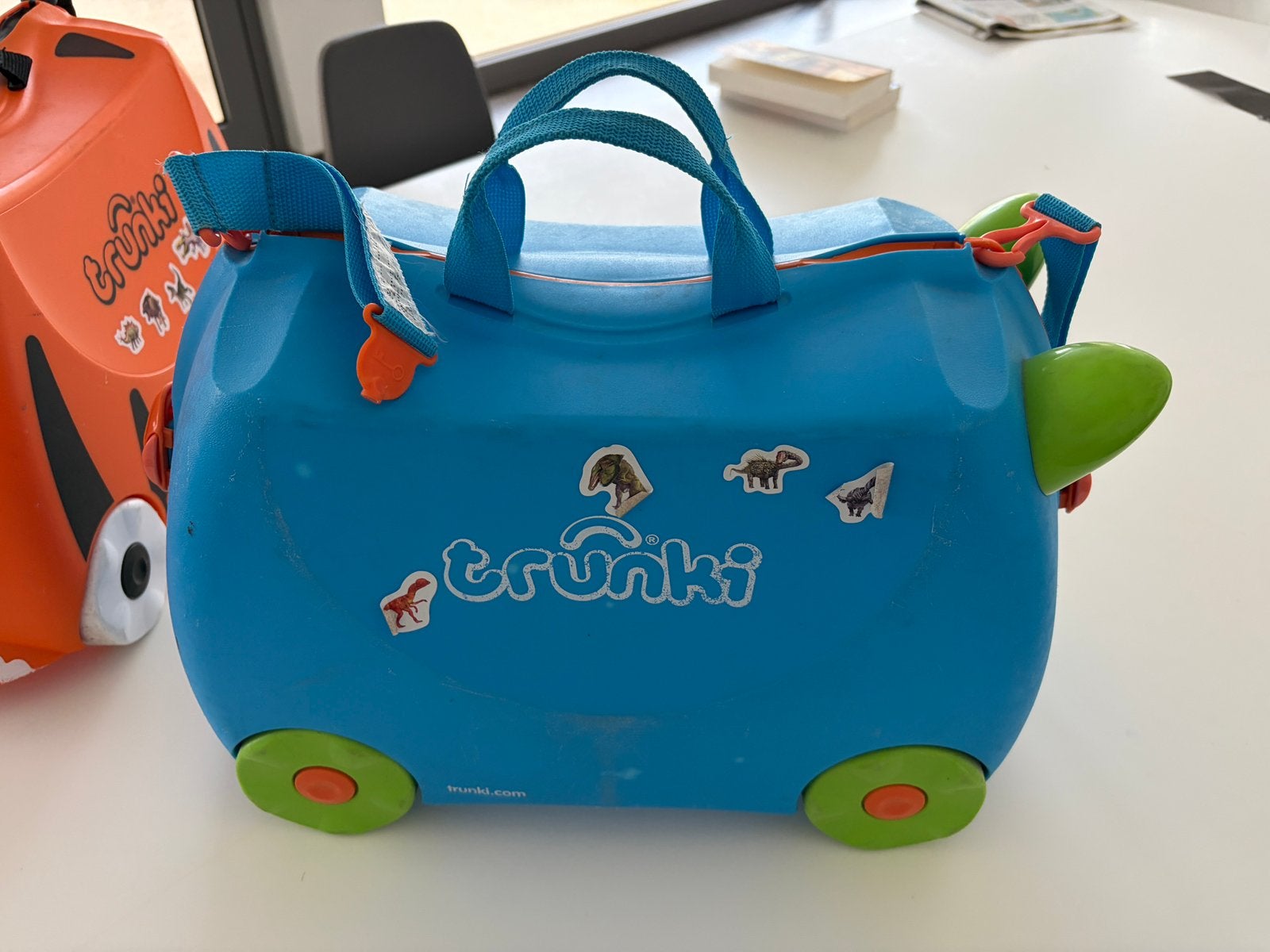 Mooie trunki kinder koffers, Handtassen en Accessoires, Koffers, Ophalen of Verzenden, Gebruikt, Hard kunststof, Wieltjes