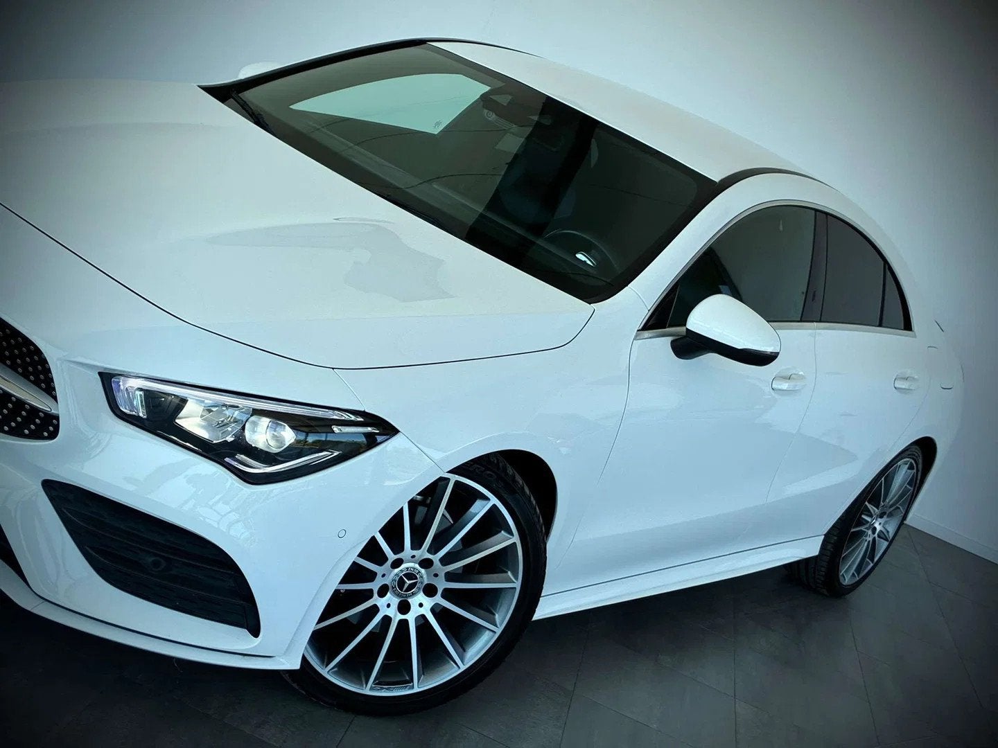 Mercedes-Benz CLA-Klasse 180 PACK AMG-COCKPIT-CARPLAY-CAMERA, Auto's, Gebruikt, 4 cilinders, 136 pk, Alcantara