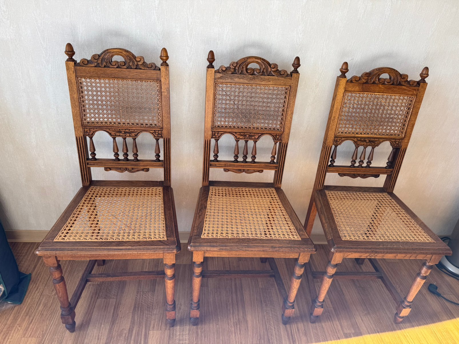 Set van 3 eiken stoelen, Ophalen