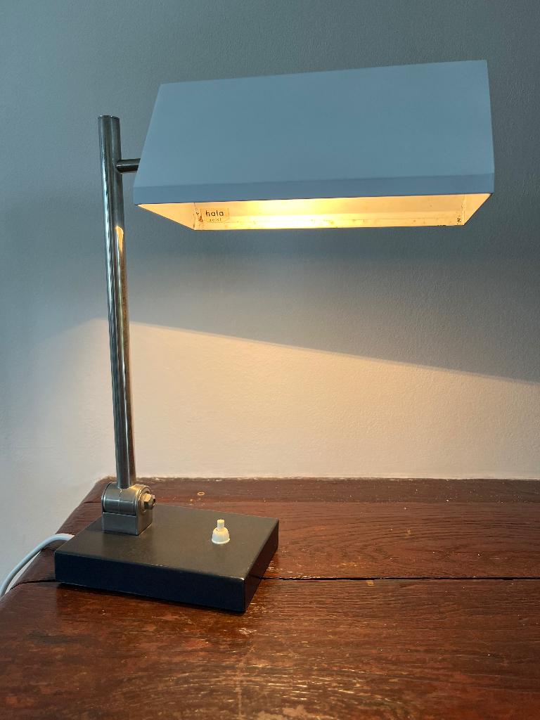 Lampe de bureau Hala des années 1950, Envoi
