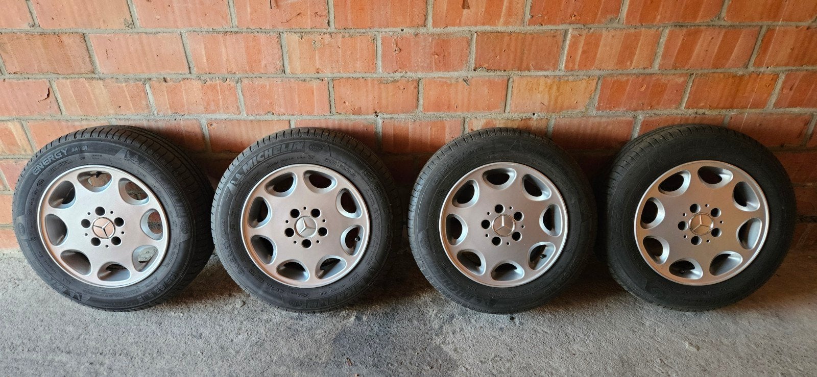 Jantes Mercedes 8 Loch + pneus Michelin., 15 pouces, Pneus et Jantes, Pneus été, Enlèvement